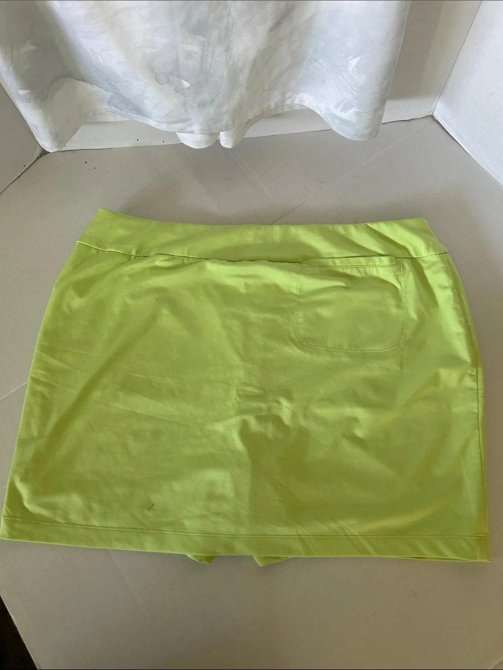 ZENERGY GOLF BY CHICOS SKORT AND TOP LIGHTWEIGHT KNIT FABRIC GREEN & YELLOW SZ X